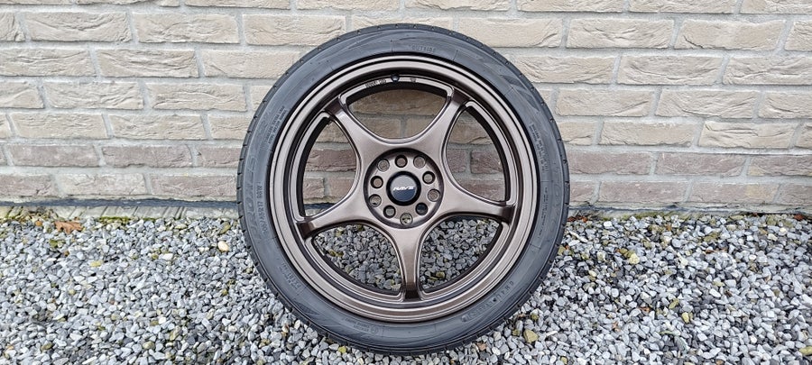 Wheels 17 inch 7J 5x114.3 with appropriate size tyres for the CR-Z (205/45/17)